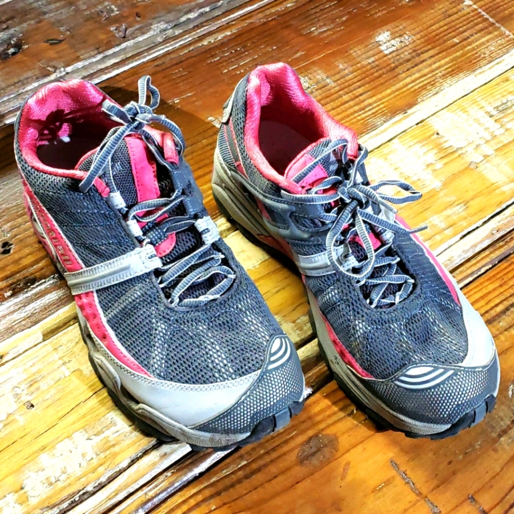 Columbia Montrail Hiking Shoes Boots 9.5 Grey-Pink